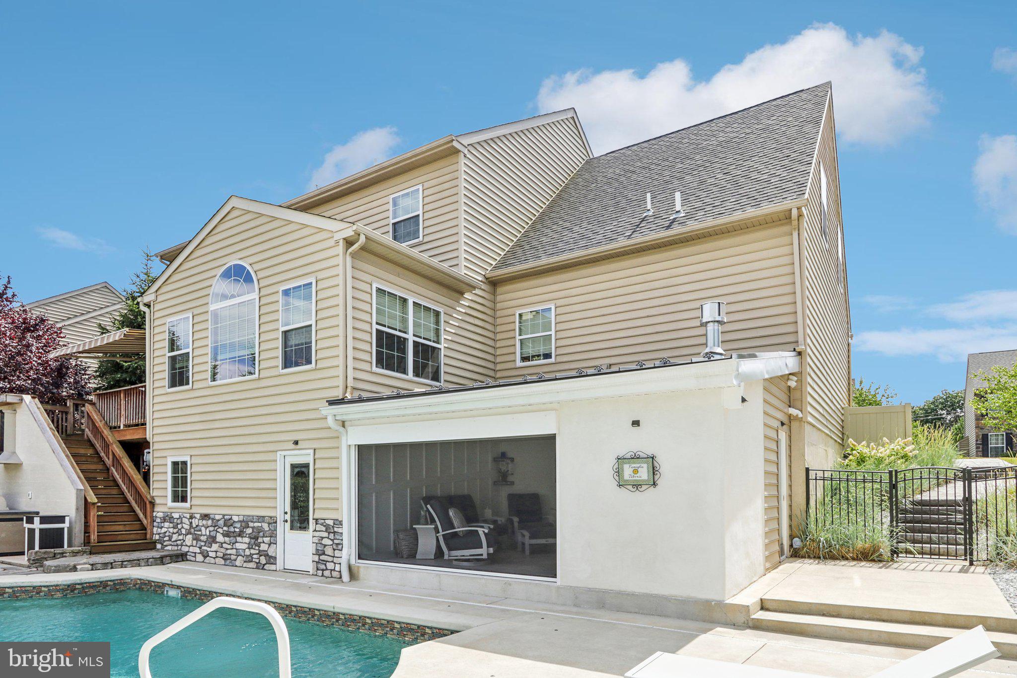 HIGHGATE MANORS - Residential