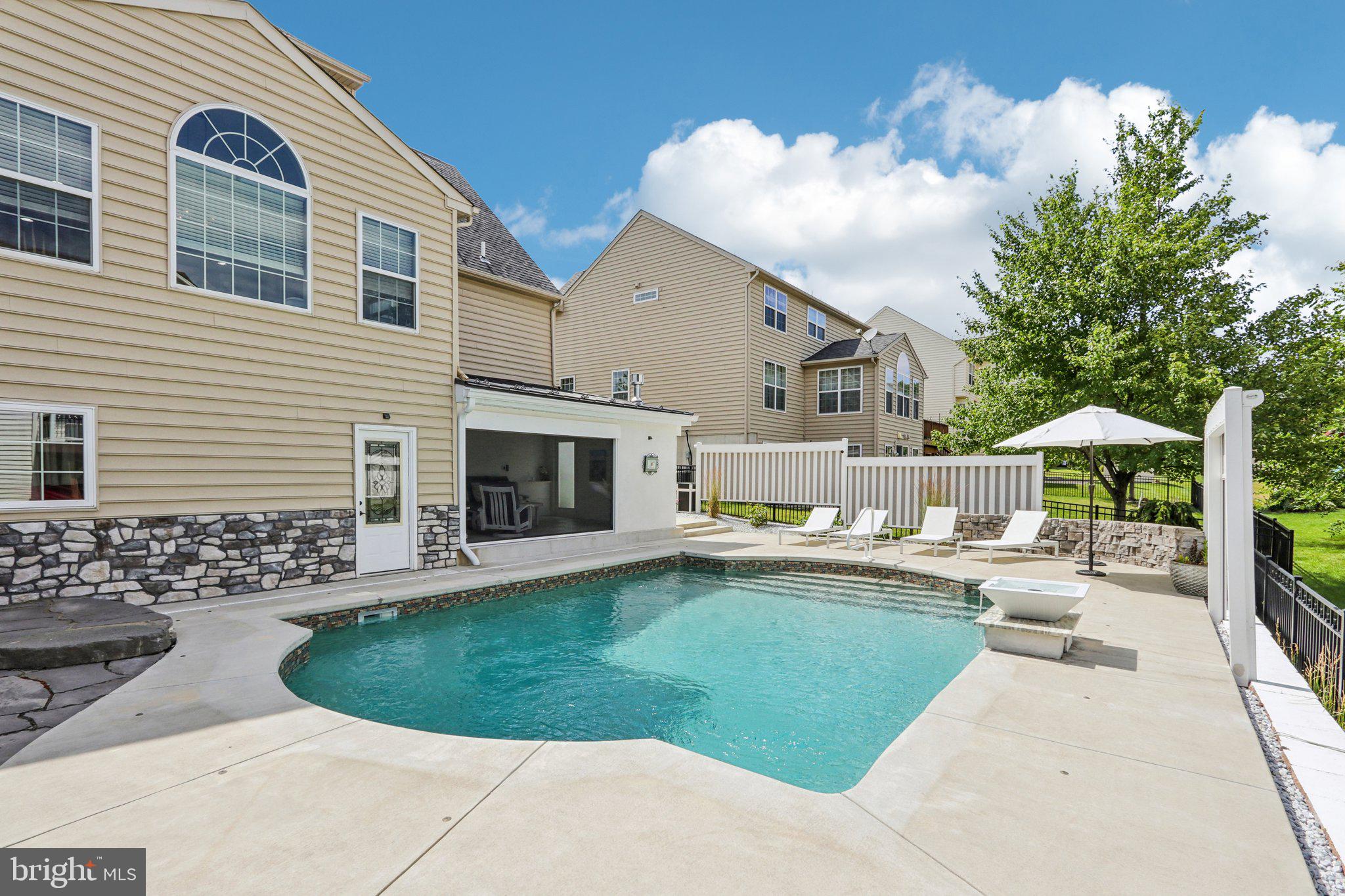 HIGHGATE MANORS - Residential