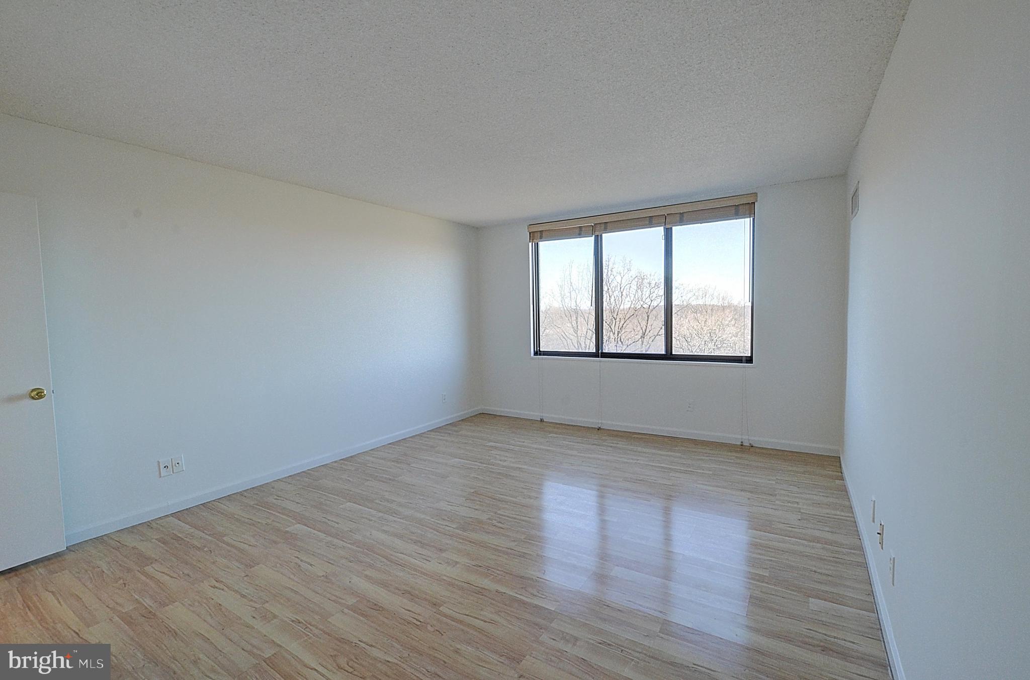 PROMENADE TOWERS - Residential Lease