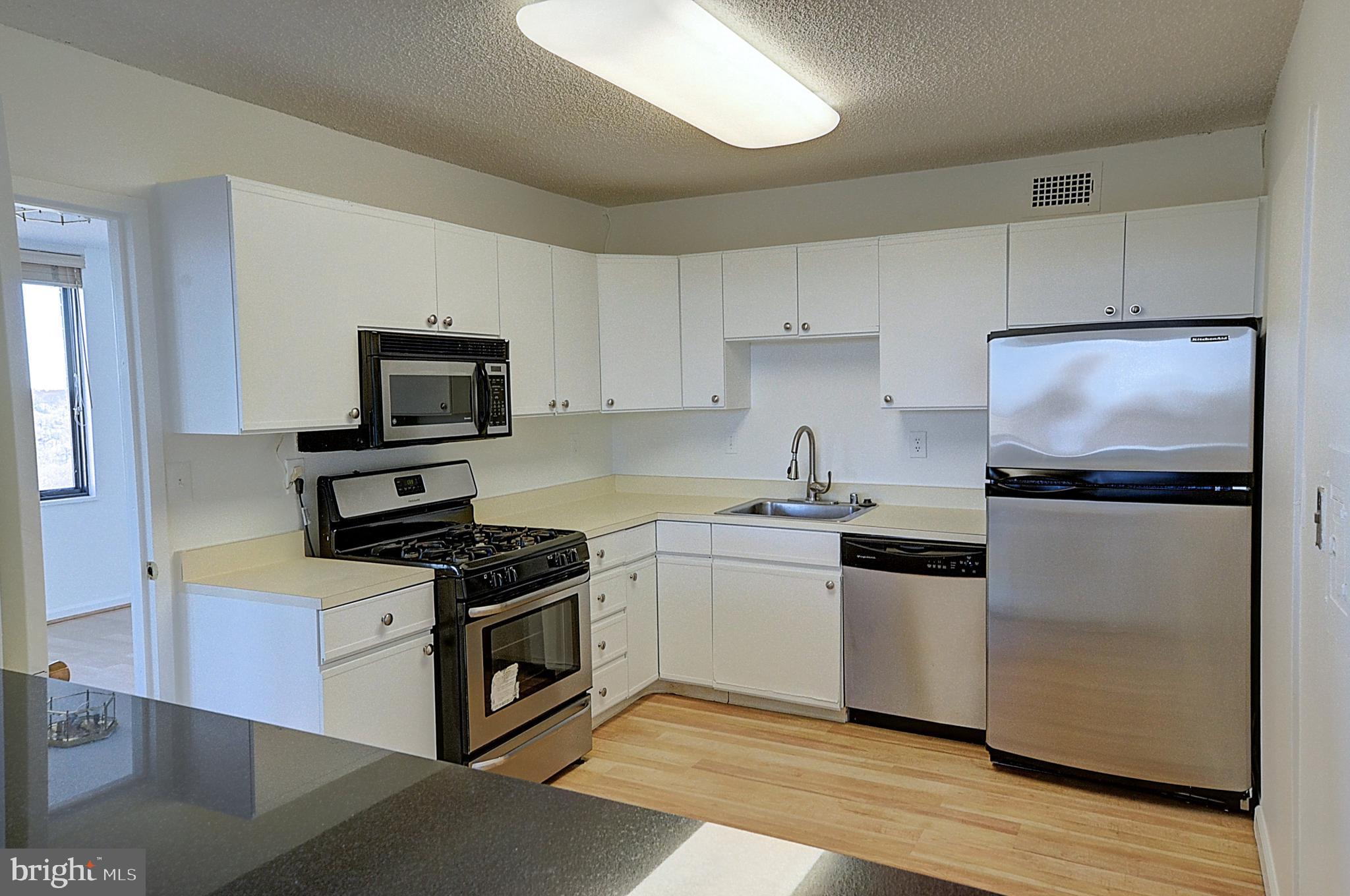 PROMENADE TOWERS - Residential Lease