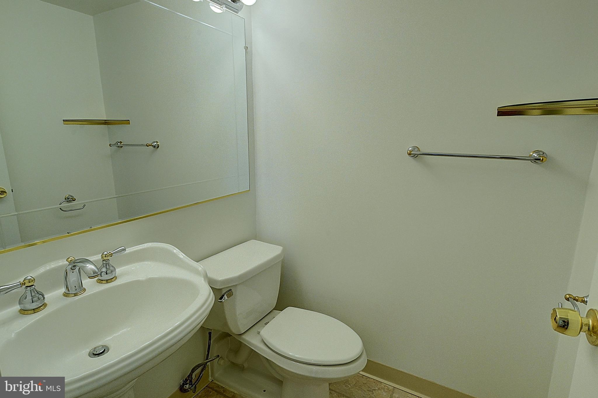 PROMENADE TOWERS - Residential Lease