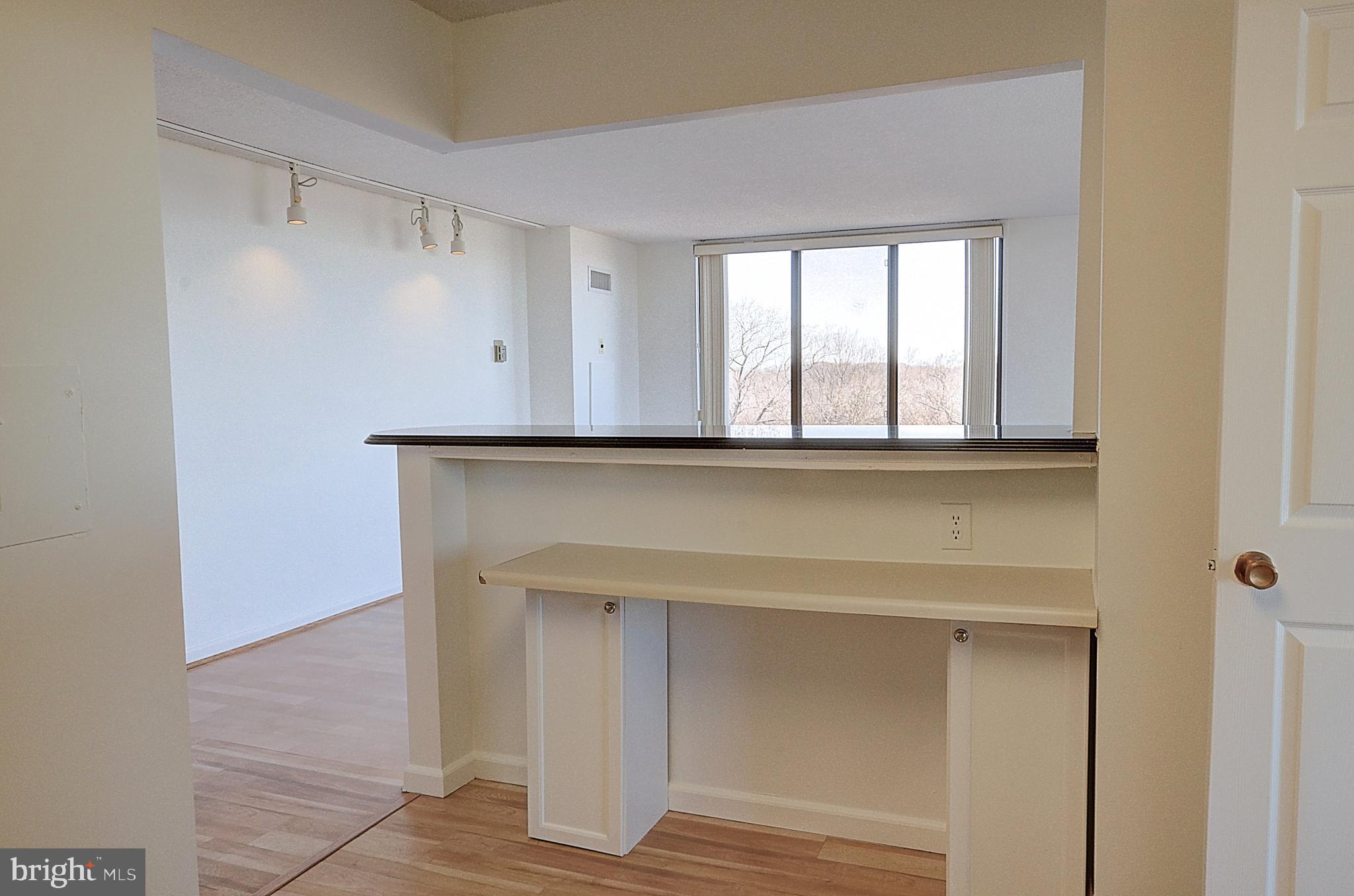 PROMENADE TOWERS - Residential Lease