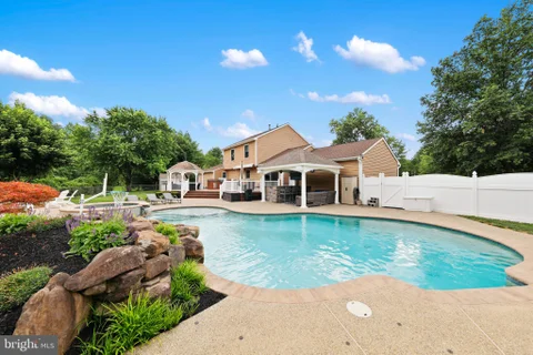 4 Castle Court, Bordentown, NJ MLS: NJBL2117028
