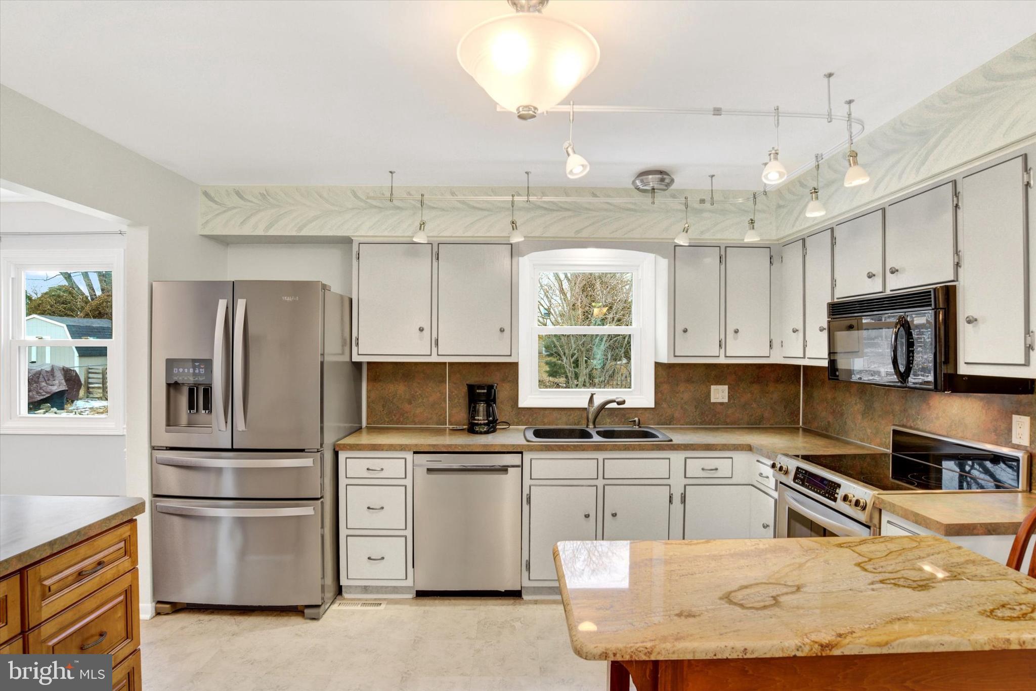 WINDSOR FARMS - Residential