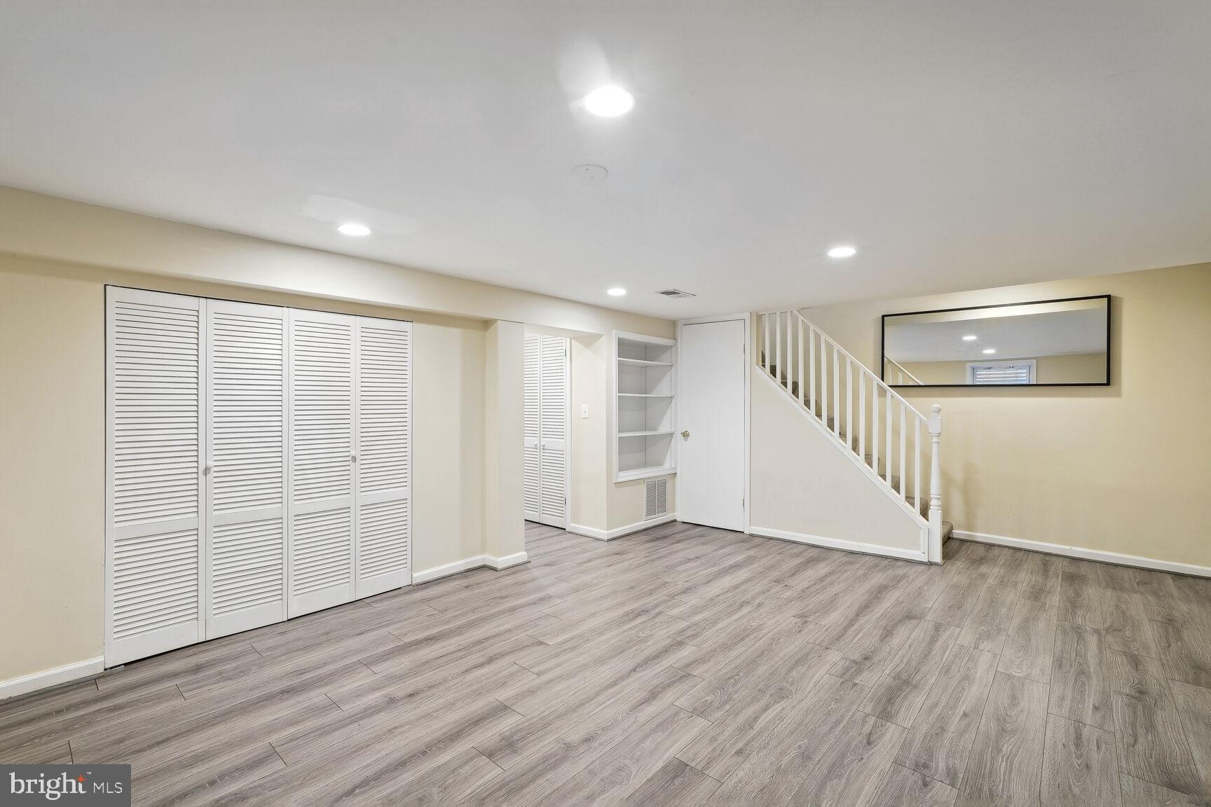 MEADOWBROOK VILLAGE - Residential