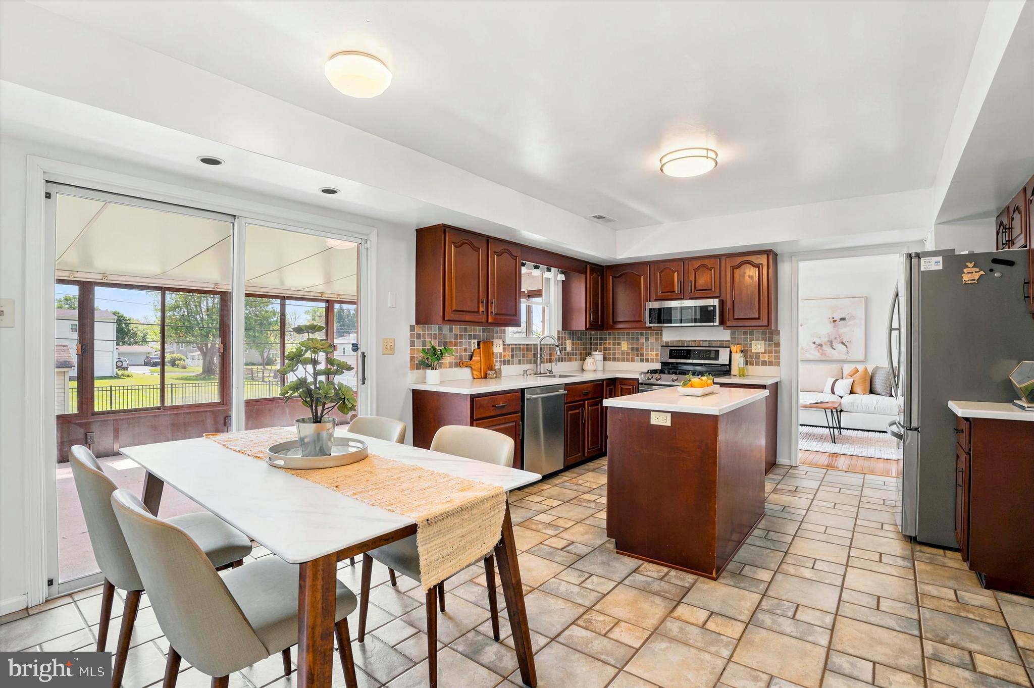 WHITPAIN WOODS - Residential