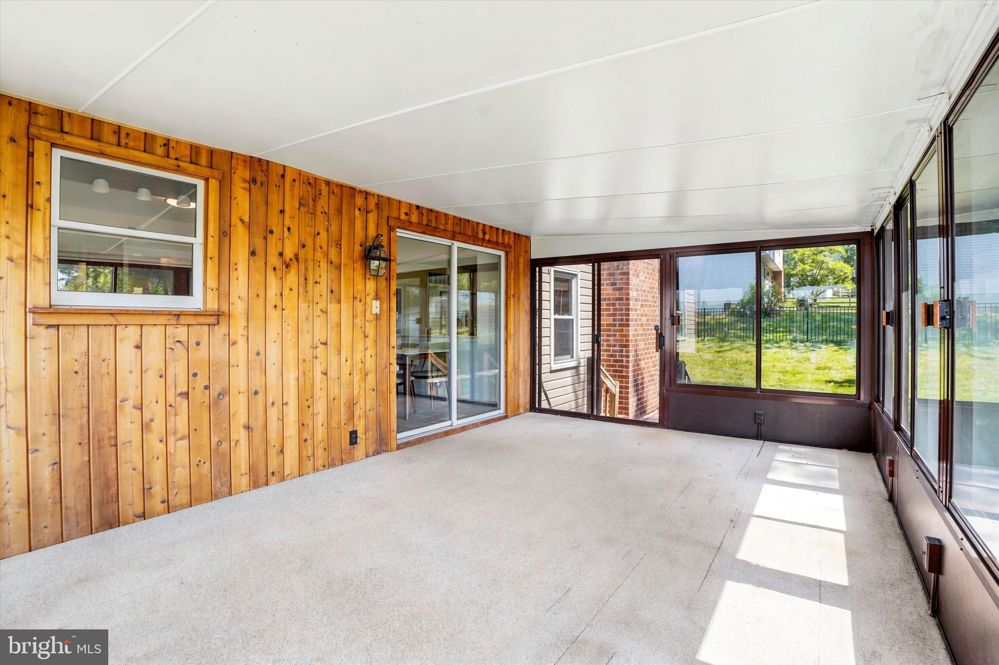 WHITPAIN WOODS - Residential