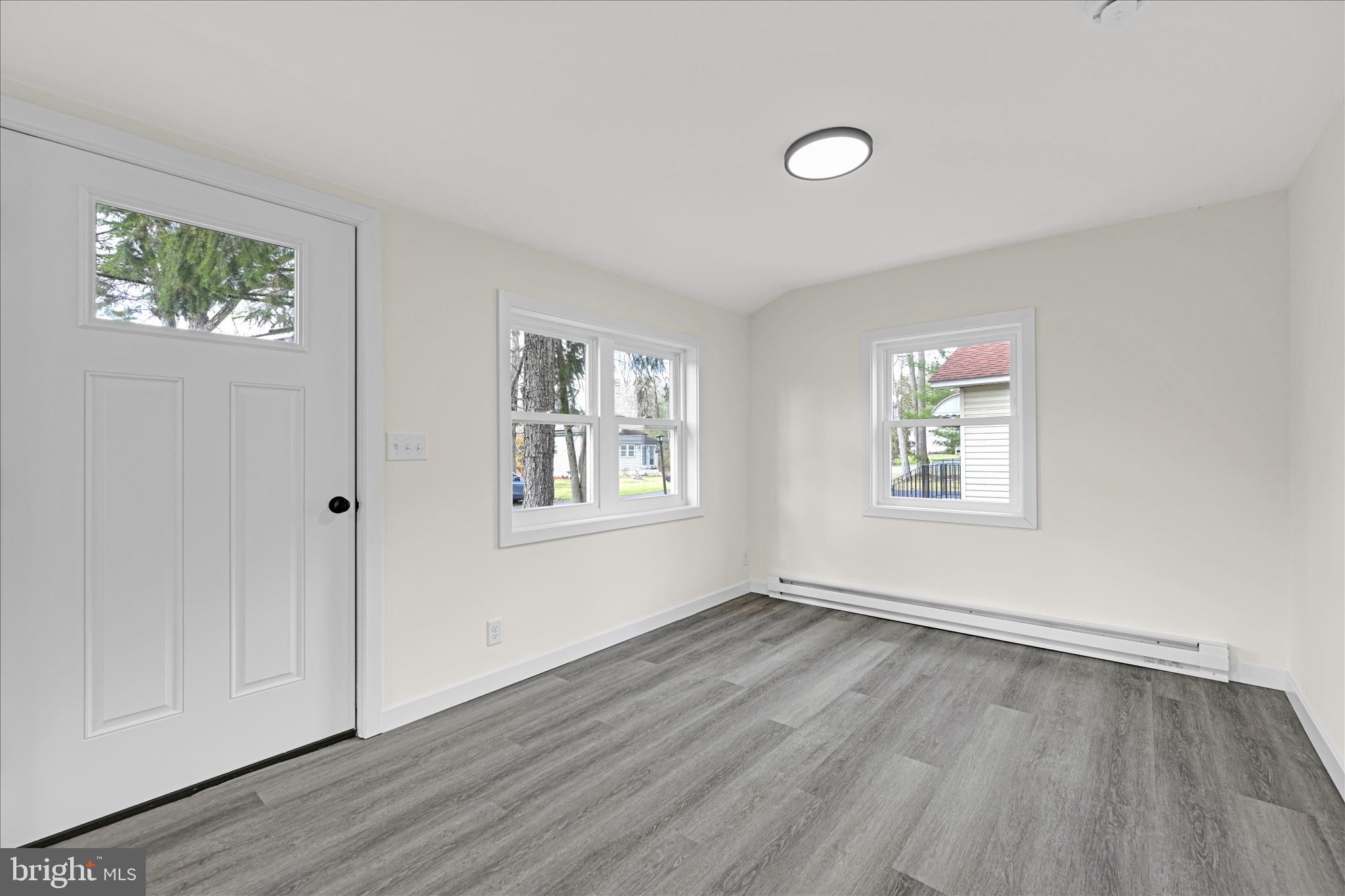 DEER LAKE - Residential