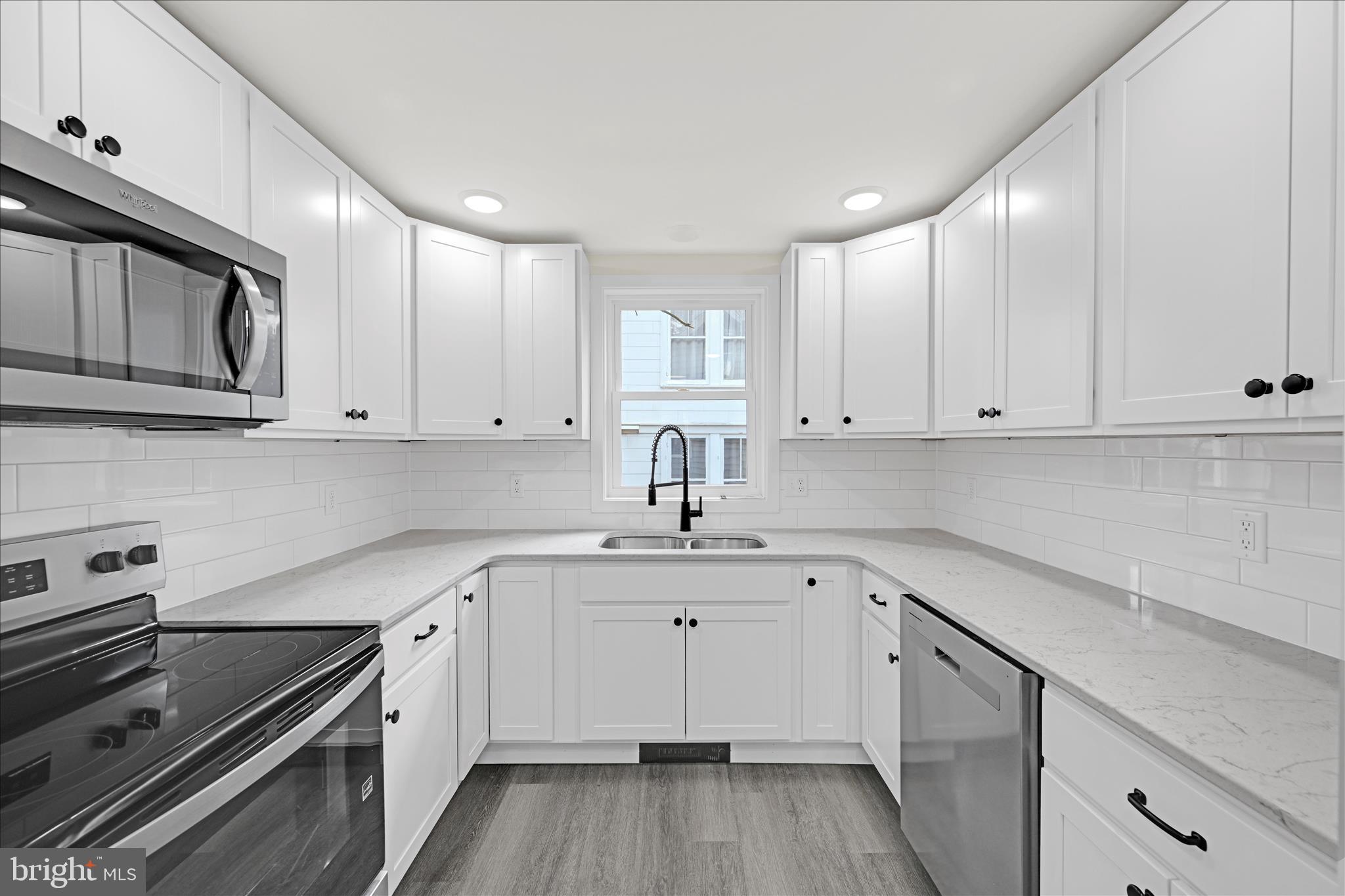 DEER LAKE - Residential