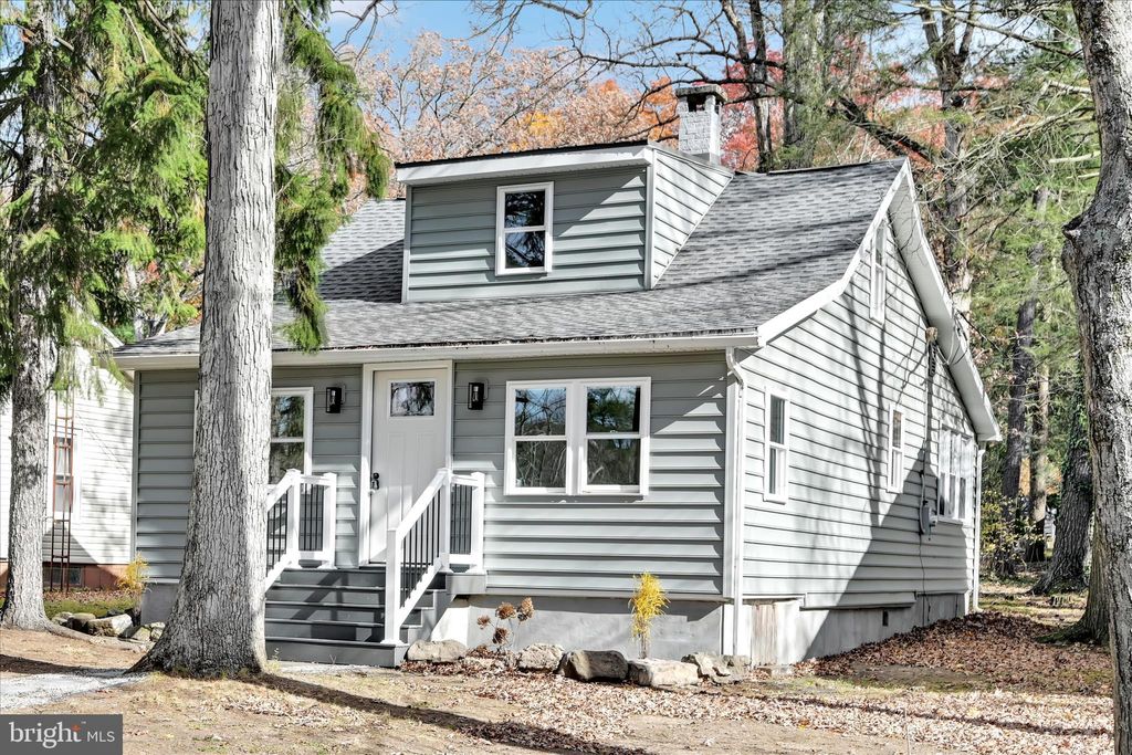 Photo of 322 Maple Boulevard, ORWIGSBURG, PA 17961 (MLS # PASK2024394)