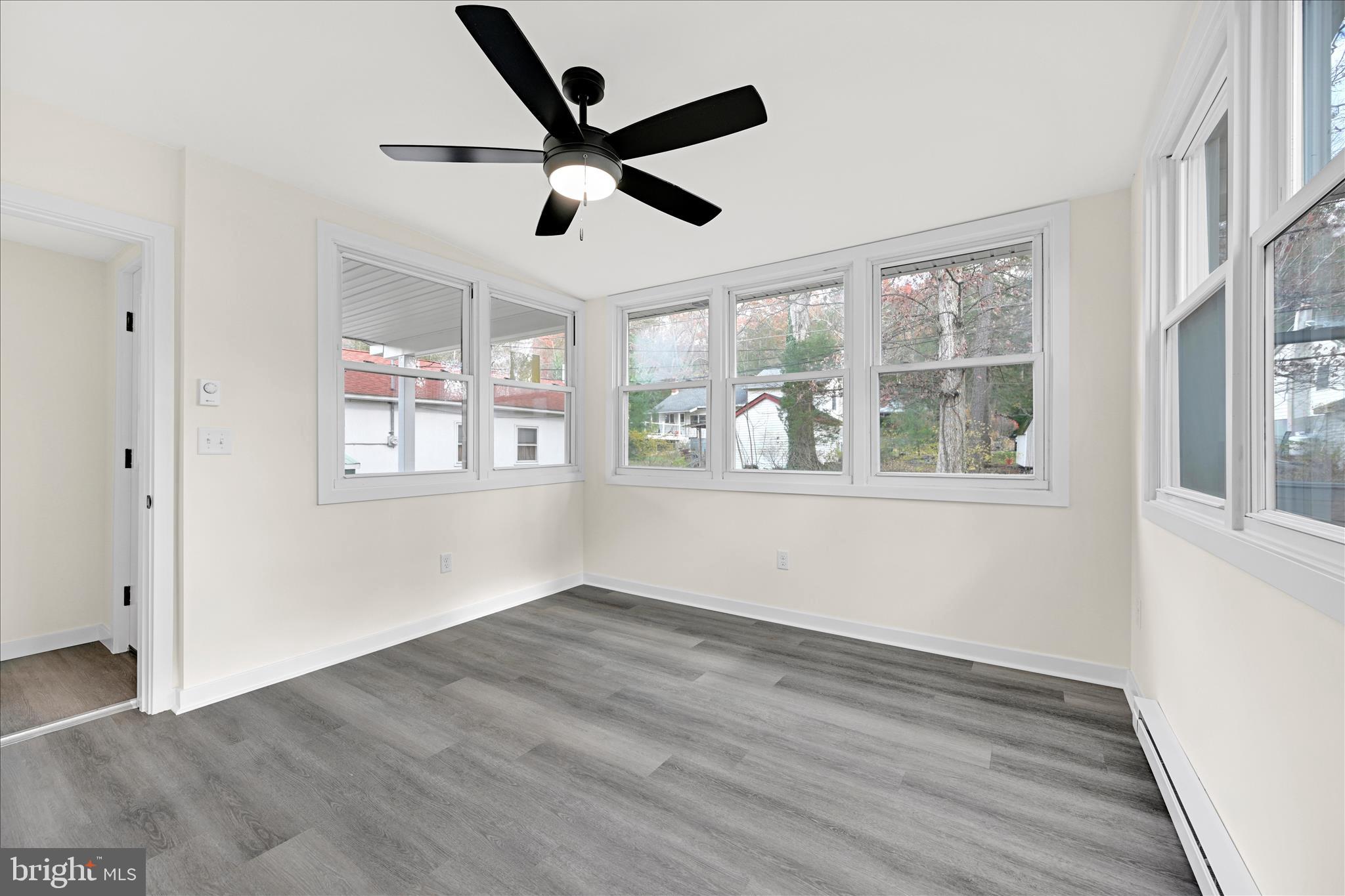 DEER LAKE - Residential