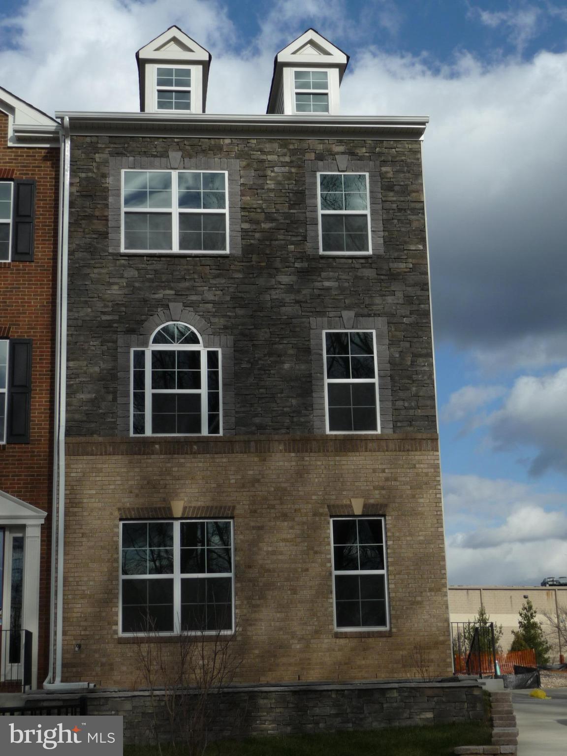 KENSINGTON HEIGHTS - Residential Lease