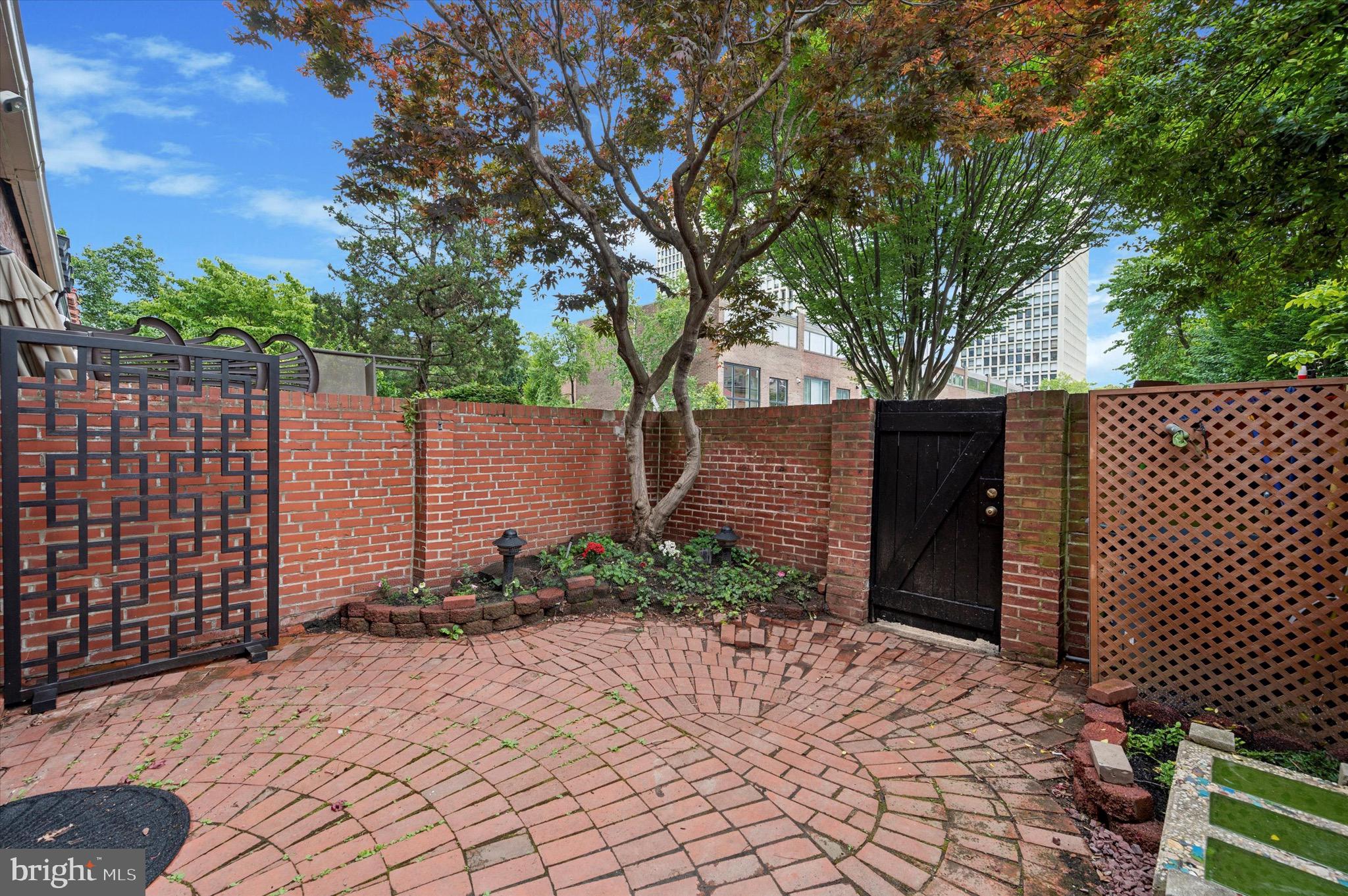 SOCIETY HILL - Residential