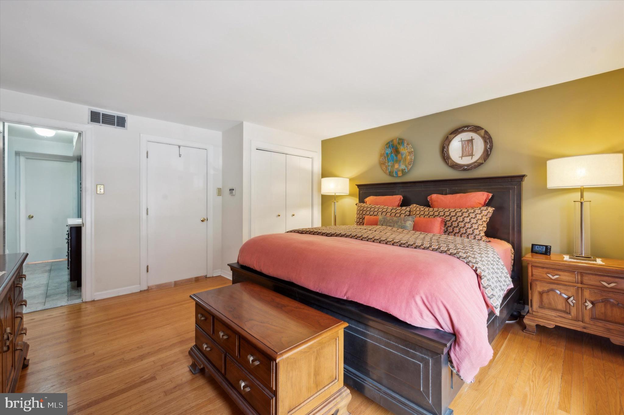 SOCIETY HILL - Residential