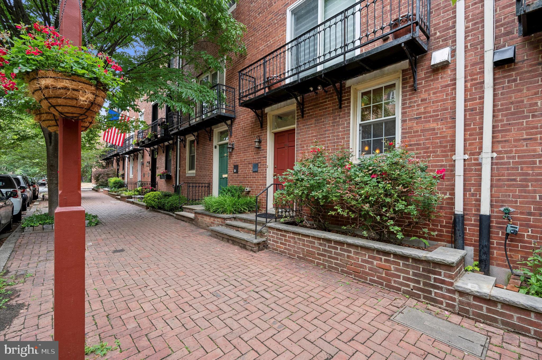 SOCIETY HILL - Residential