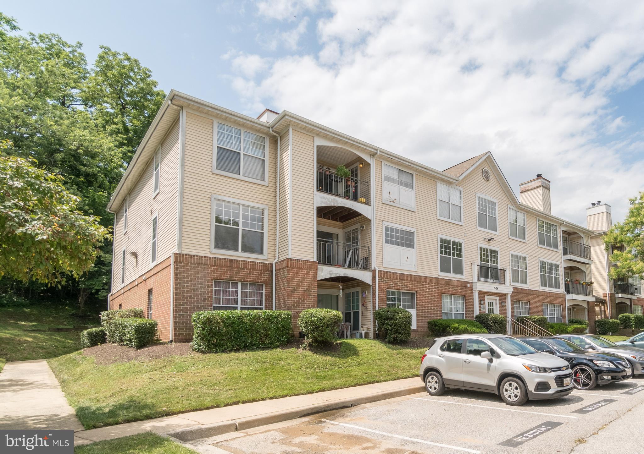 GREAT 2 BEDROOM INVESTMENT. OVER 1,000 SQ FEET. LIVING RM WITH WOOD BURNING FIRE PLACE, DINING RM, SLIDING DOORS LEAD TO PORCH. WASHER/DRYER. ACCESS TO SWIMMING POOL. INTERCOM SYSTEM FOR MAIN DOOR ENTRY. 2 FULL BATHS, CELING FAN IN LR. GREAT LOCATED AND NEAR BUS LINE. AS-IS. 3rd party approval required