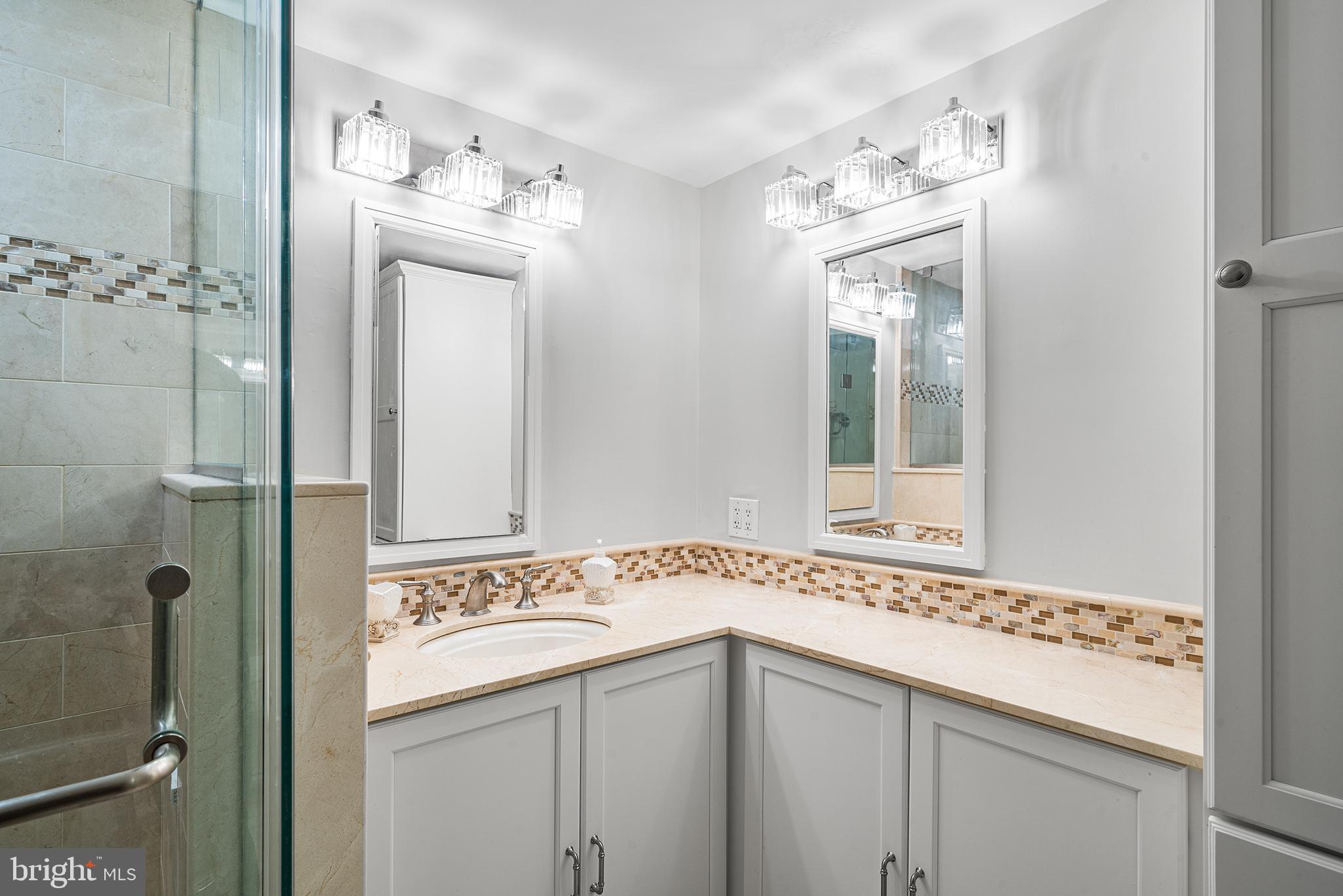 SOCIETY HILL - Residential Lease