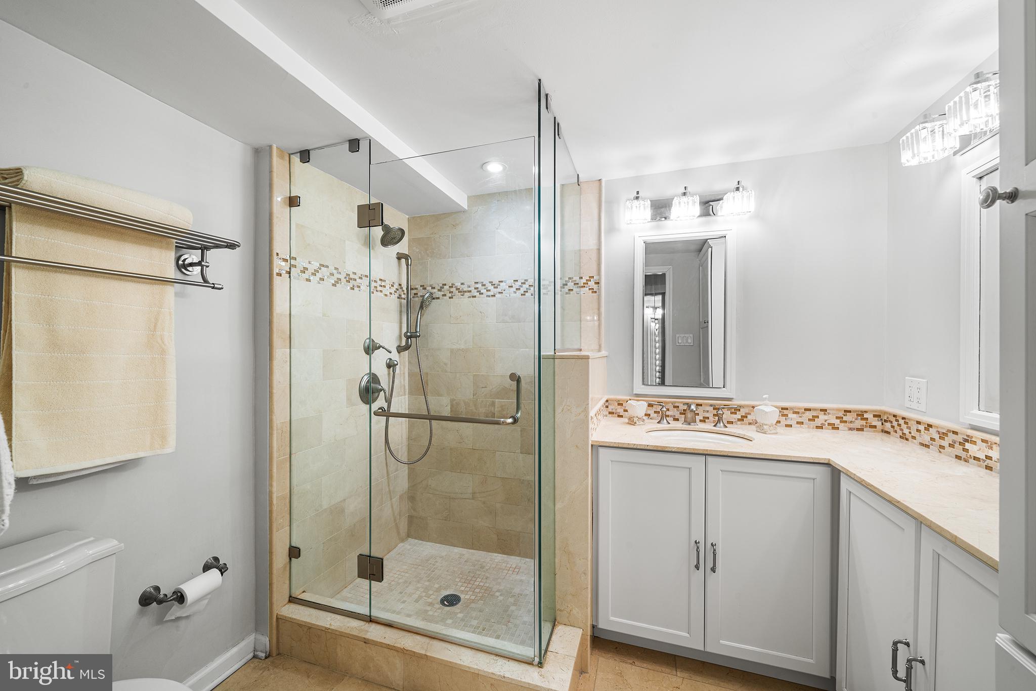 SOCIETY HILL - Residential Lease