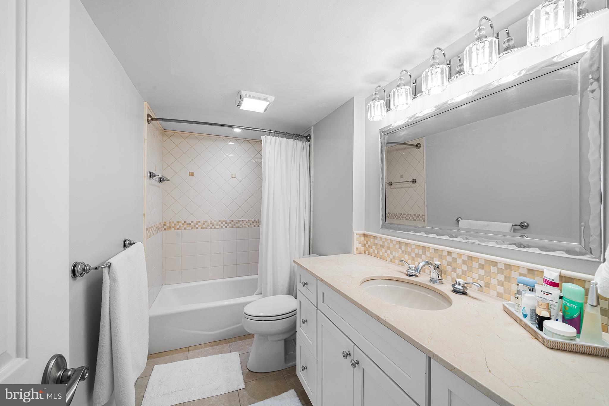 SOCIETY HILL - Residential Lease