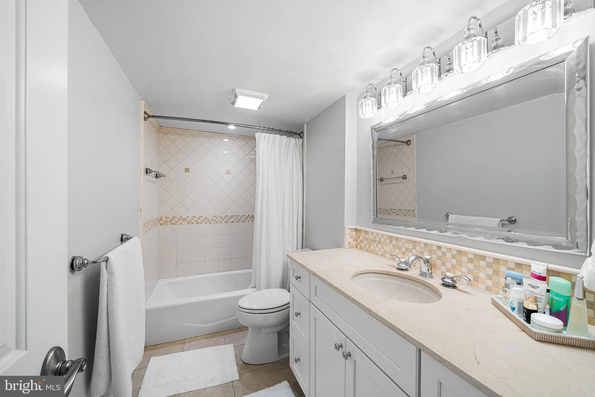 Philadelphia, Pennsylvania 19106, United States, 3 Bedrooms Bedrooms, ,3 BathroomsBathrooms,Residential,Active,5462