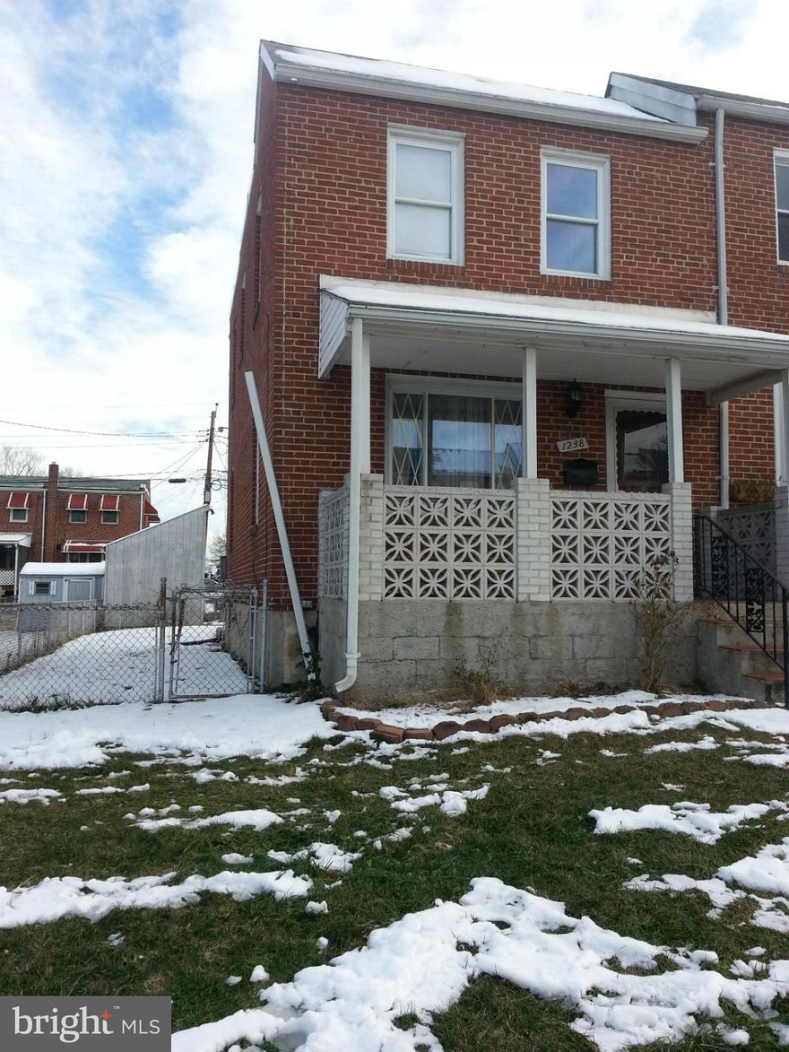 SHORT SALE APPROVED!!! CAN CLOSE IN 30 DAYS!!!  EOG town home with front and rear porches and a fenced yard! Great for an investor or homeowner that doesn't mind a little work. Schedule a showing today!