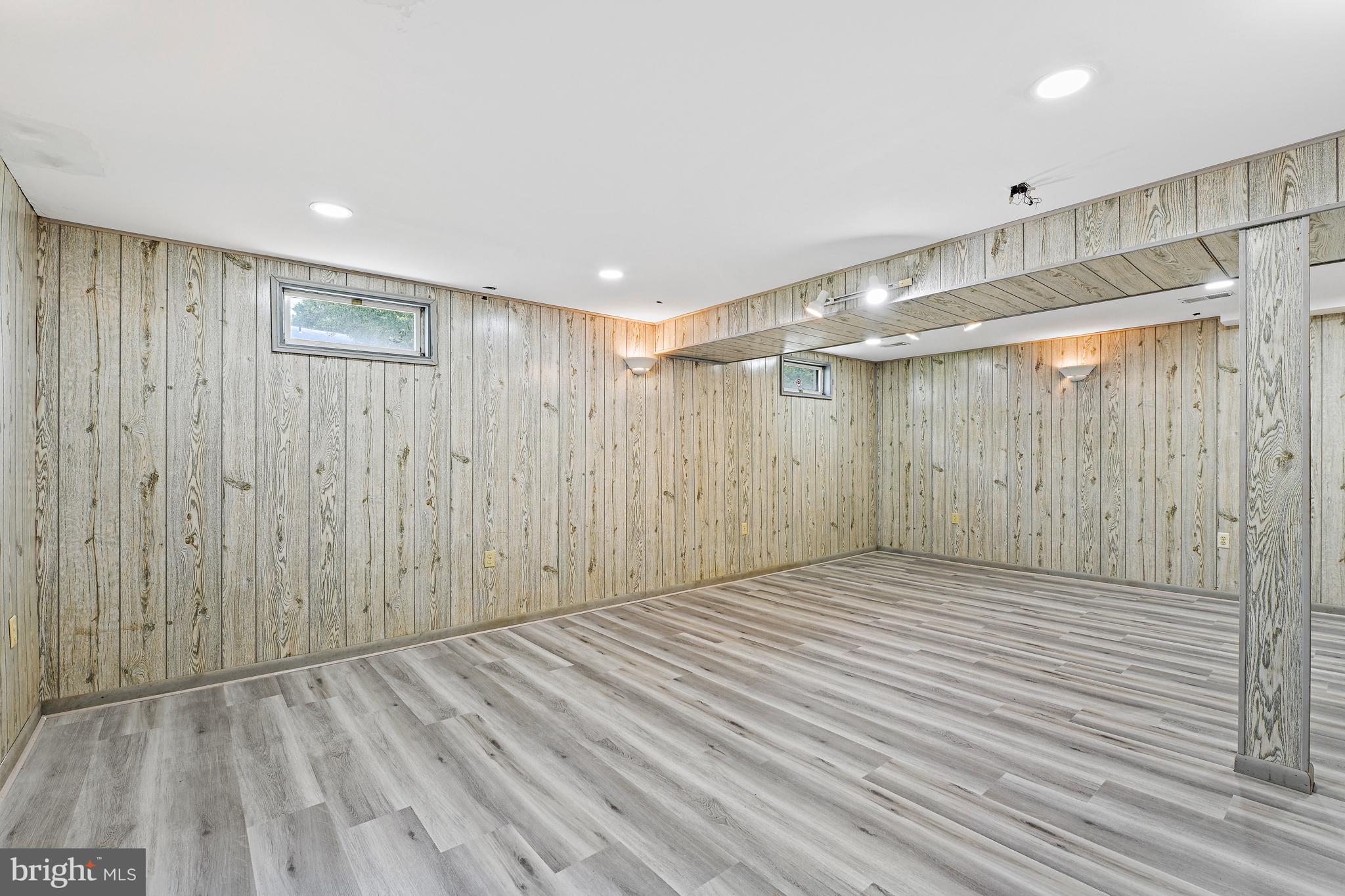 STARLIT PONDS - Residential Lease