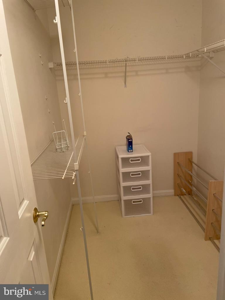 FOX POINT - Residential Lease