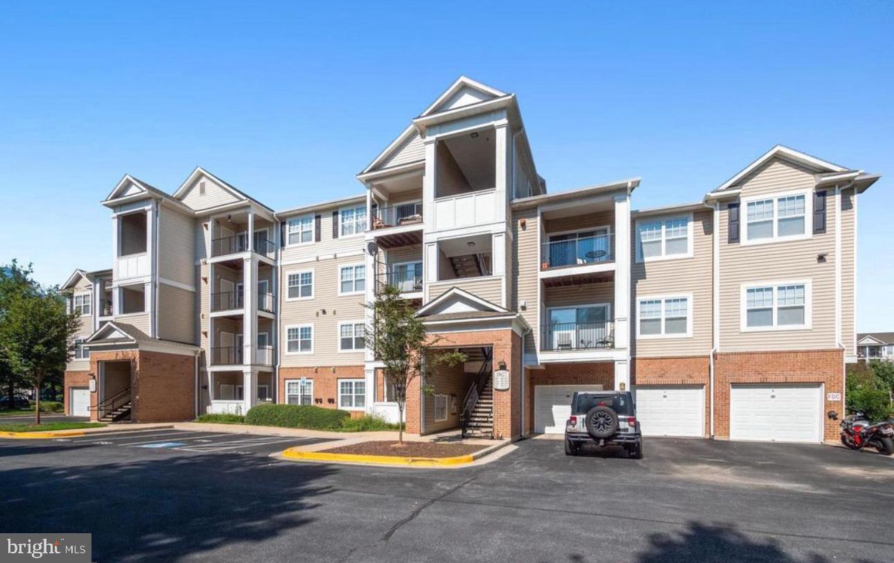 Lovely and sophisticated condo located in the highly sought-after Ashmore Germantown area. This property features 1 bedroom, a spacious master bathroom, and a large walk-in closet. It also includes stainless steel appliances, granite countertop, a cozy fireplace, and a balcony that's large enough to fit two chairs—perfect for enjoying the spring breeze. The unit comes equipped with a washer and dryer, USB-C outlets, and a smart thermostat. If you're a fan of technology, this unit is designed for you. Don’t wait—schedule a showing today!