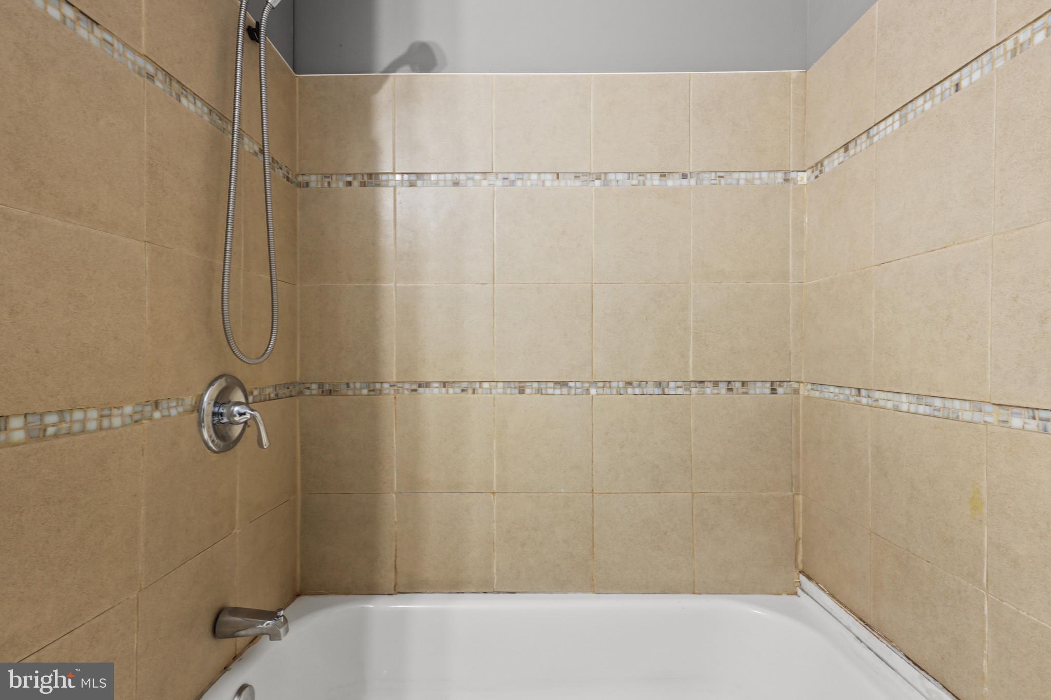 MONDAWMIN - Residential