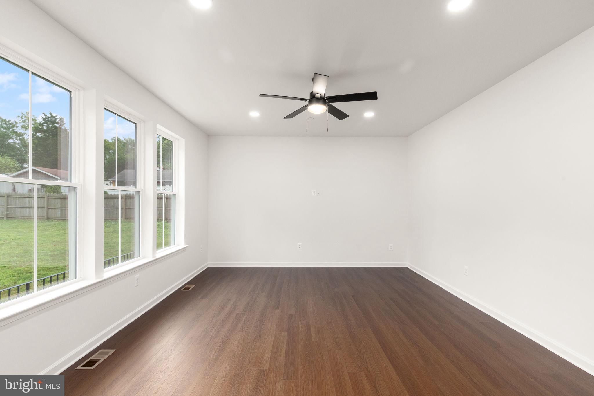 OAKLYN MANOR - Residential