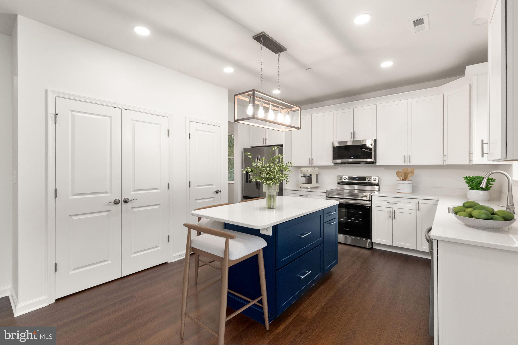 OAKLYN MANOR - Residential