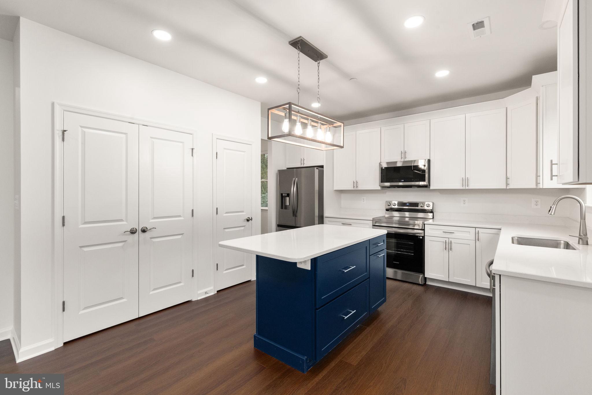 OAKLYN MANOR - Residential