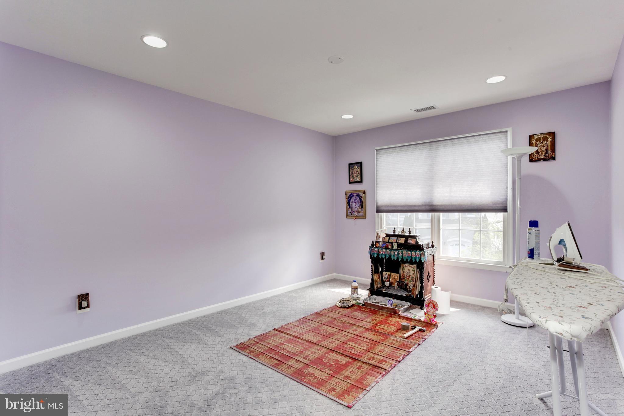 SOUTH RIDING - Residential