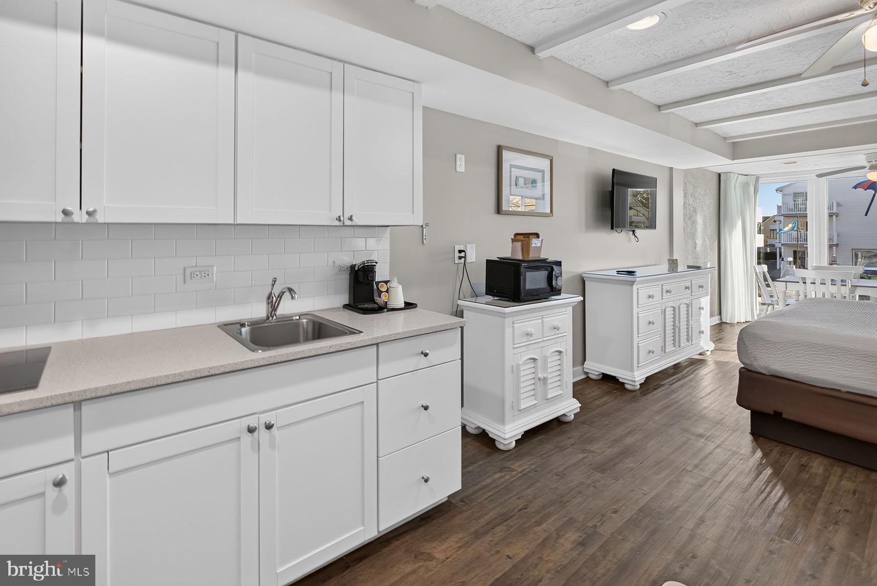 1 READ AVENUE 116D
