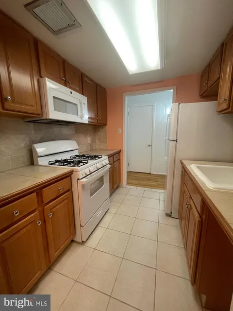 309 Florence Avenue Unit 329-N, Jenkintown, PA MLS: PAMC2133632