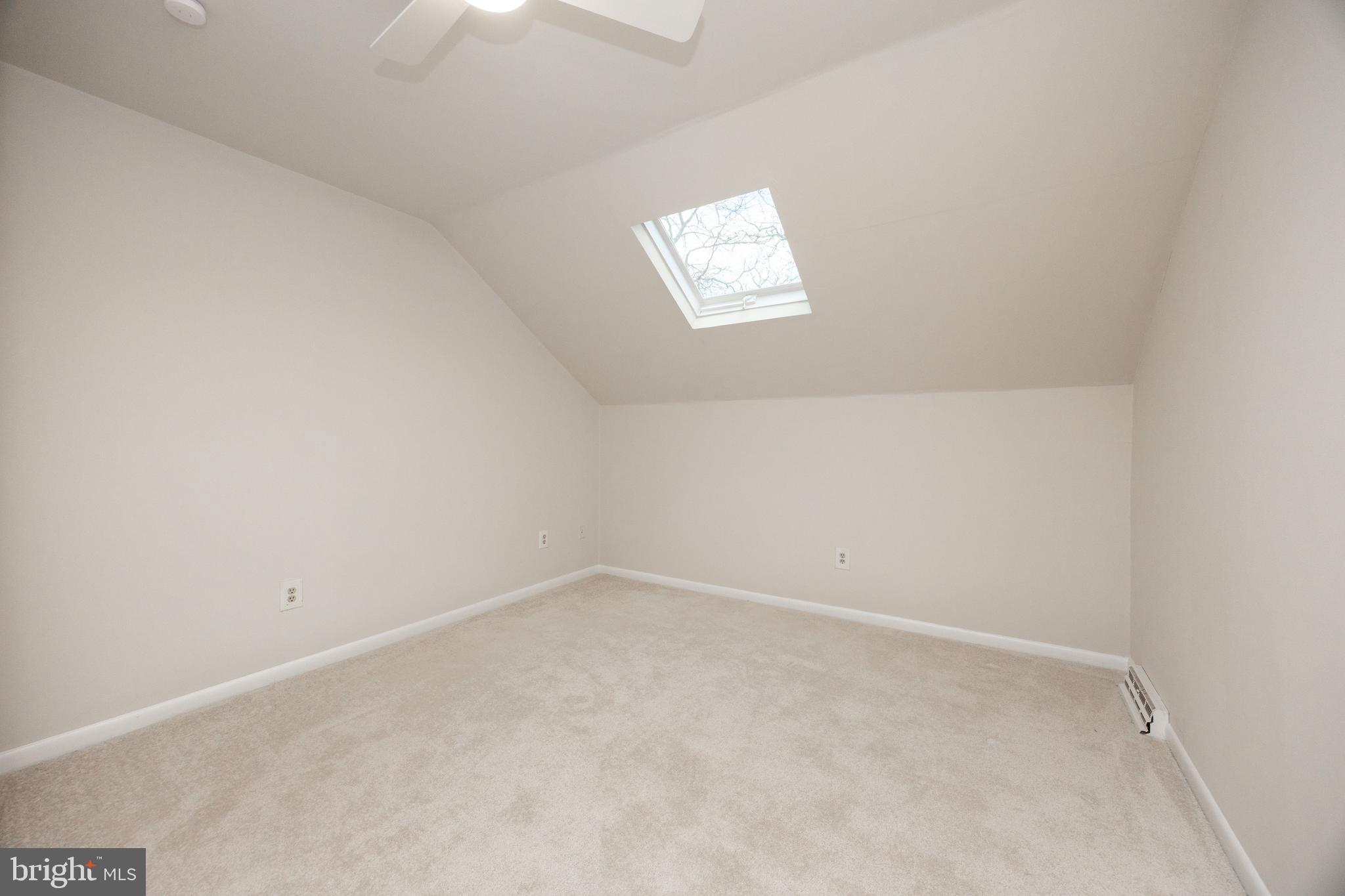 LIONGATE - Residential Lease