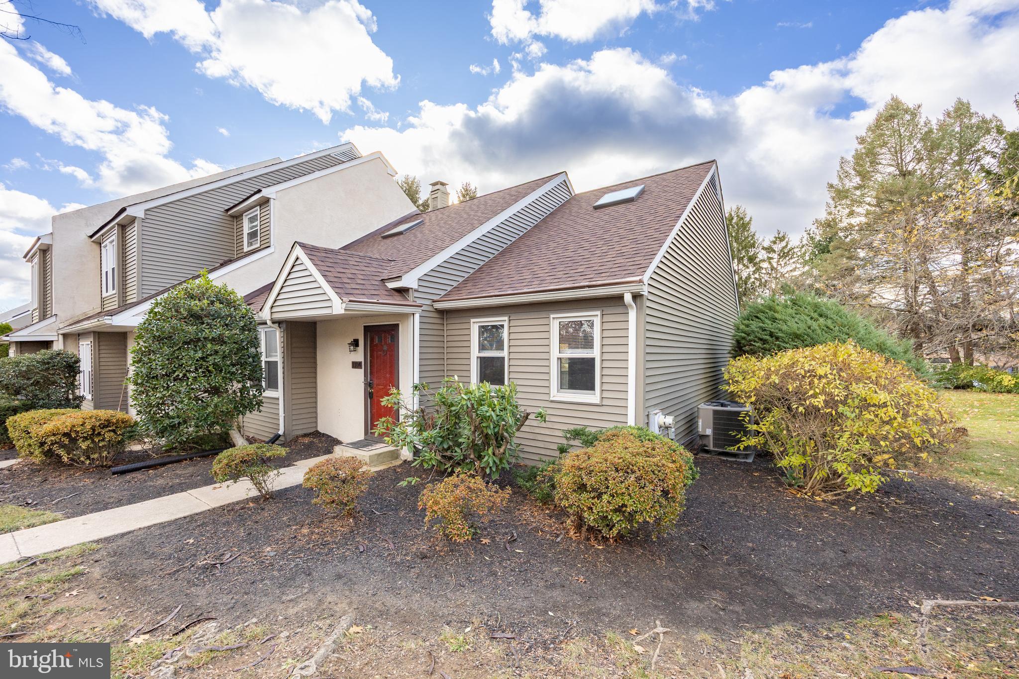 LIONGATE - Residential Lease