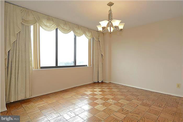 PROMENADE TOWERS - Residential Lease