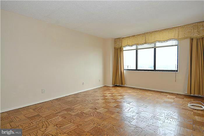 PROMENADE TOWERS - Residential Lease