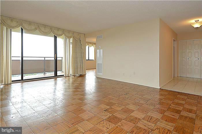 PROMENADE TOWERS - Residential Lease