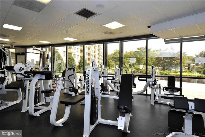 PROMENADE TOWERS - Residential Lease