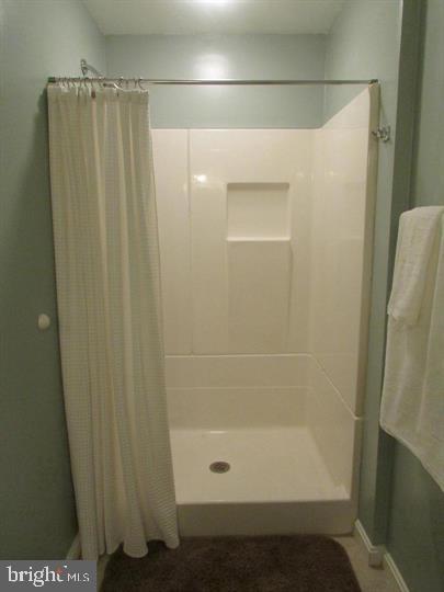 LONDON TOWNE - Residential Lease