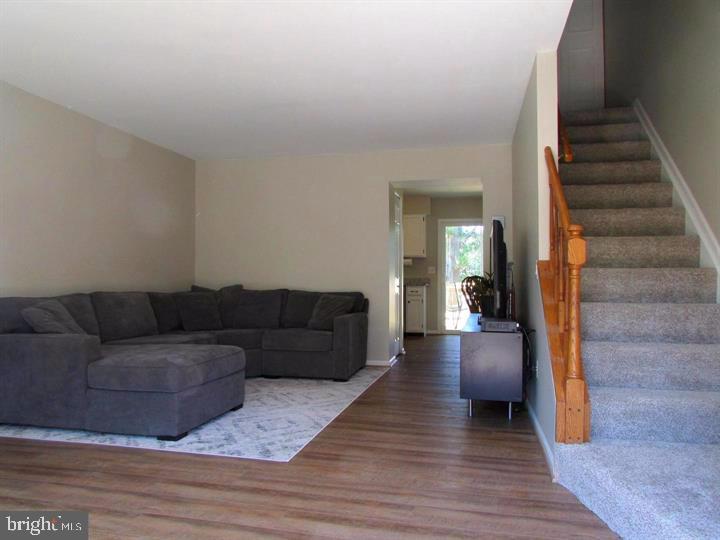 LONDON TOWNE - Residential Lease