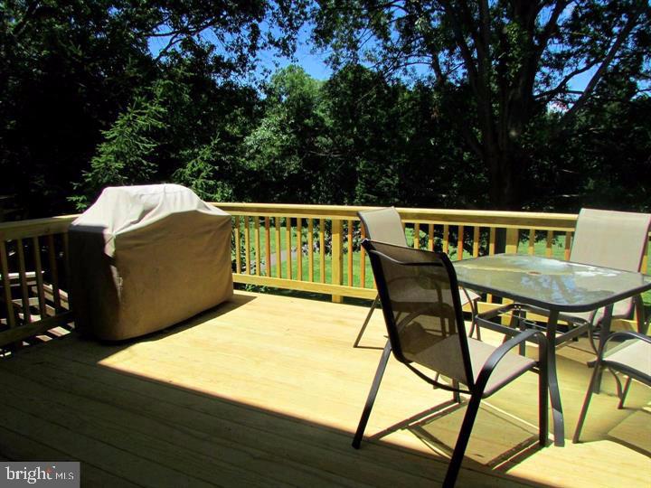 LONDON TOWNE - Residential Lease