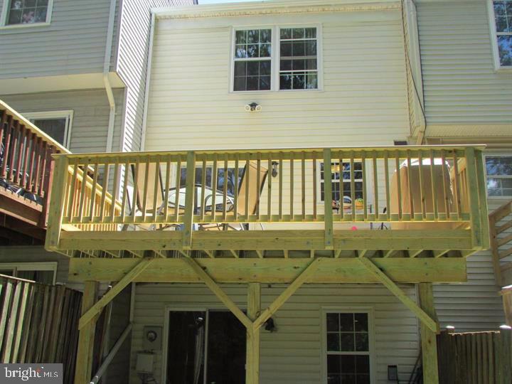 LONDON TOWNE - Residential Lease