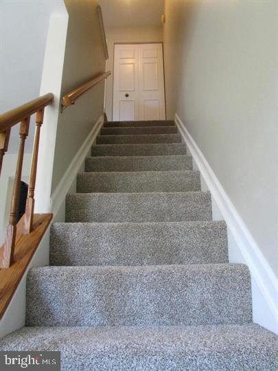 LONDON TOWNE - Residential Lease