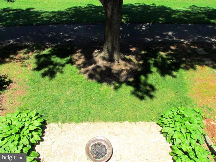 LONDON TOWNE - Residential Lease