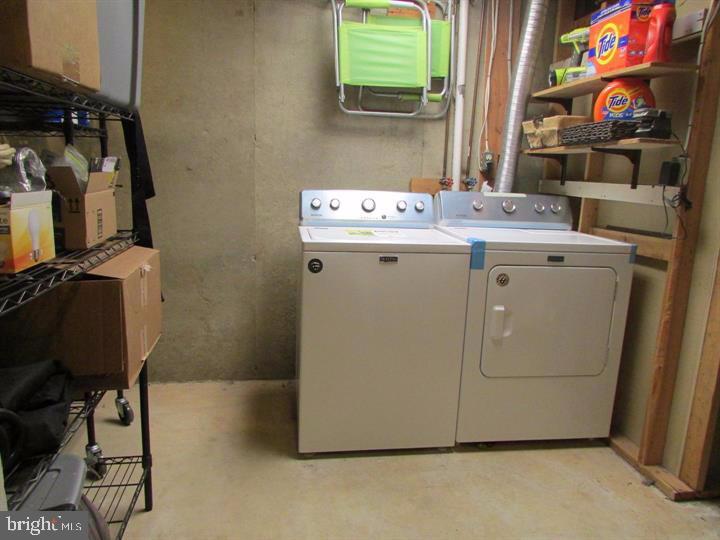 LONDON TOWNE - Residential Lease