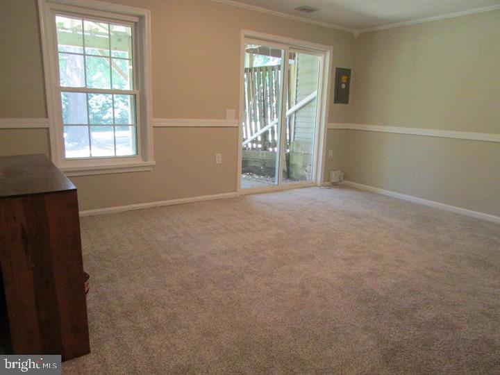 LONDON TOWNE - Residential Lease