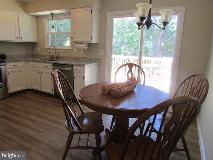 LONDON TOWNE - Residential Lease